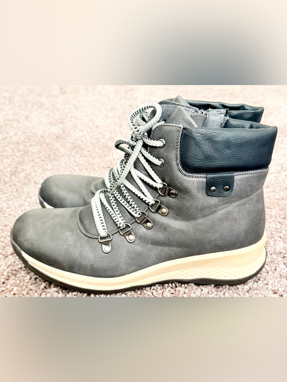 Super cute zip-up gray booties/new